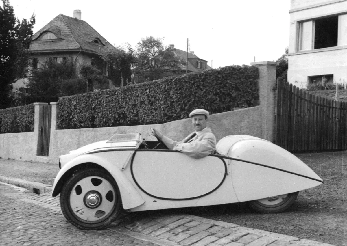 Josef Ganz lors d’un essai routier de l’un des prototypes de la Volkswagen suisse